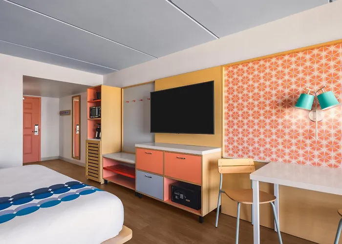 Motel: Golden Sands Carolina Beach Oceanfront, Tapestry By Hilton